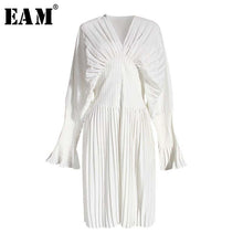 Load image into Gallery viewer, [EAM] Women White Pleated Split Big Size Long Blouse New V-collar Long Sleeve Loose Fit Shirt Fashion Spring Summer 2020 1W326
