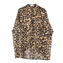 Load image into Gallery viewer, [EAM] Women Leopard Printed Chiffon Big Size Blouse New Lapel Three-quarter Sleeve Loose Shirt Fashion Spring Summer 2020 1U0110
