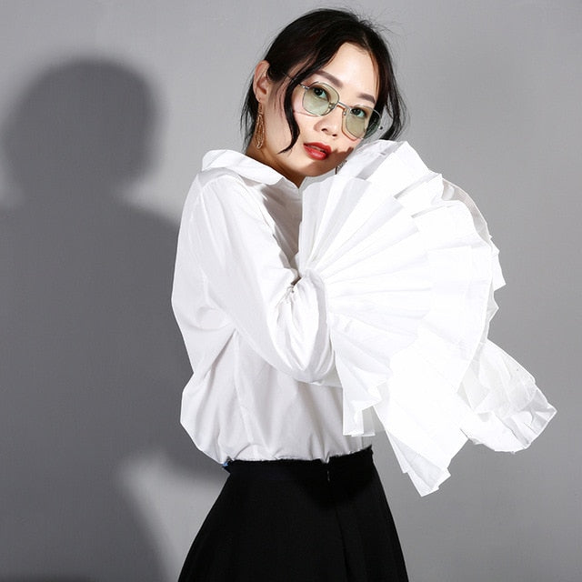 [EAM] Women White Cuff Pleated Split Temperament Blouse New Lapel Long Sleeve Loose Fit Shirt Fashion Spring Summer 2020 T16201